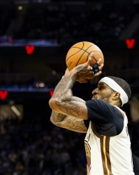 jiuyou.com-场均4.7分3.1板1.7助！勇士主场迎战国王 小佩顿可以出战比赛